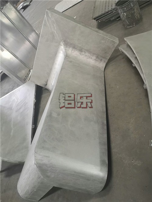 六大要素让您轻松的采办一流的冲孔铝单板
