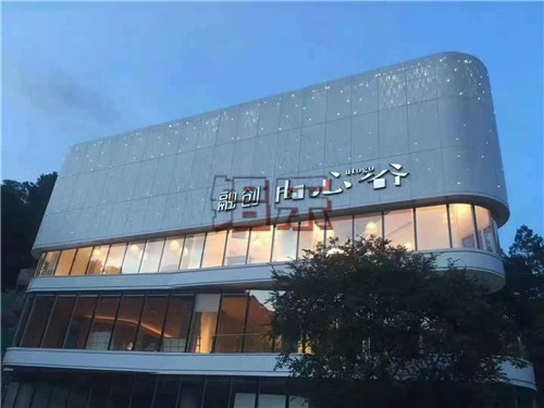 教你如何寻到选择一个满意的包柱铝单板生产公