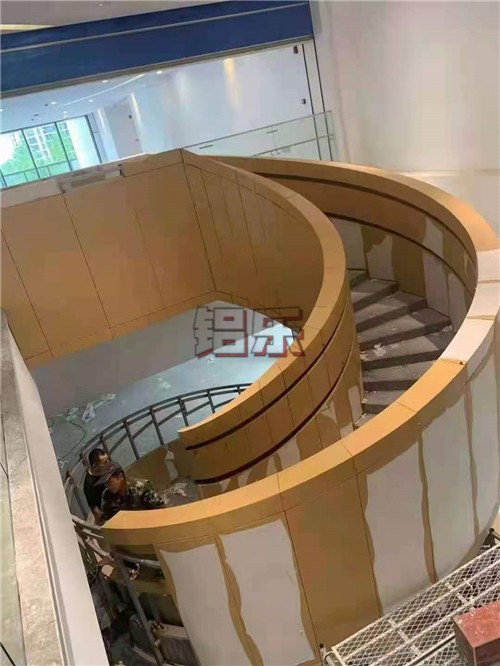 要怎样定购一个可靠的木纹铝单板公司