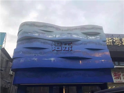 何故挑选铝幕墙要选择大制作公司