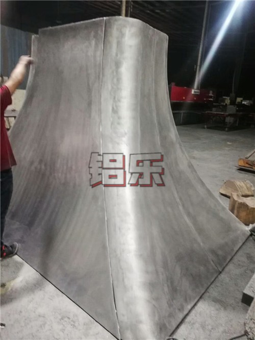 铝乐建材公司教你快速的选到好的冲孔铝单板