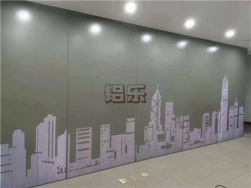 要如何挑选一个可靠的双曲铝单板制作厂家