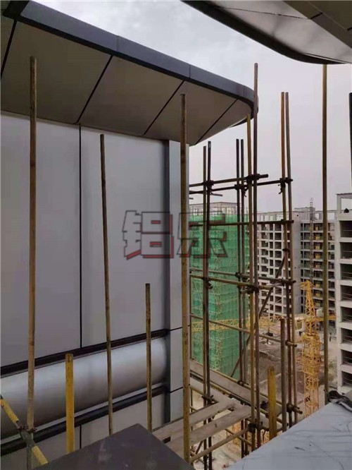 铝乐建材公司教你快速的选到好的冲孔铝单板