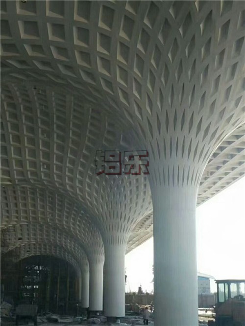 咋样选择一个可靠的冲孔铝单板制造厂家